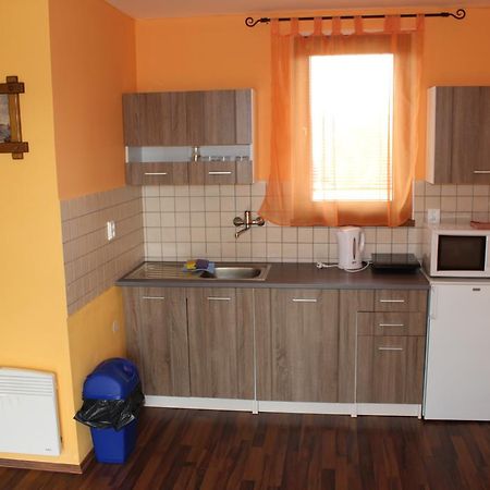 Marine Zavlahy Apartment Hrdejovice Exterior photo